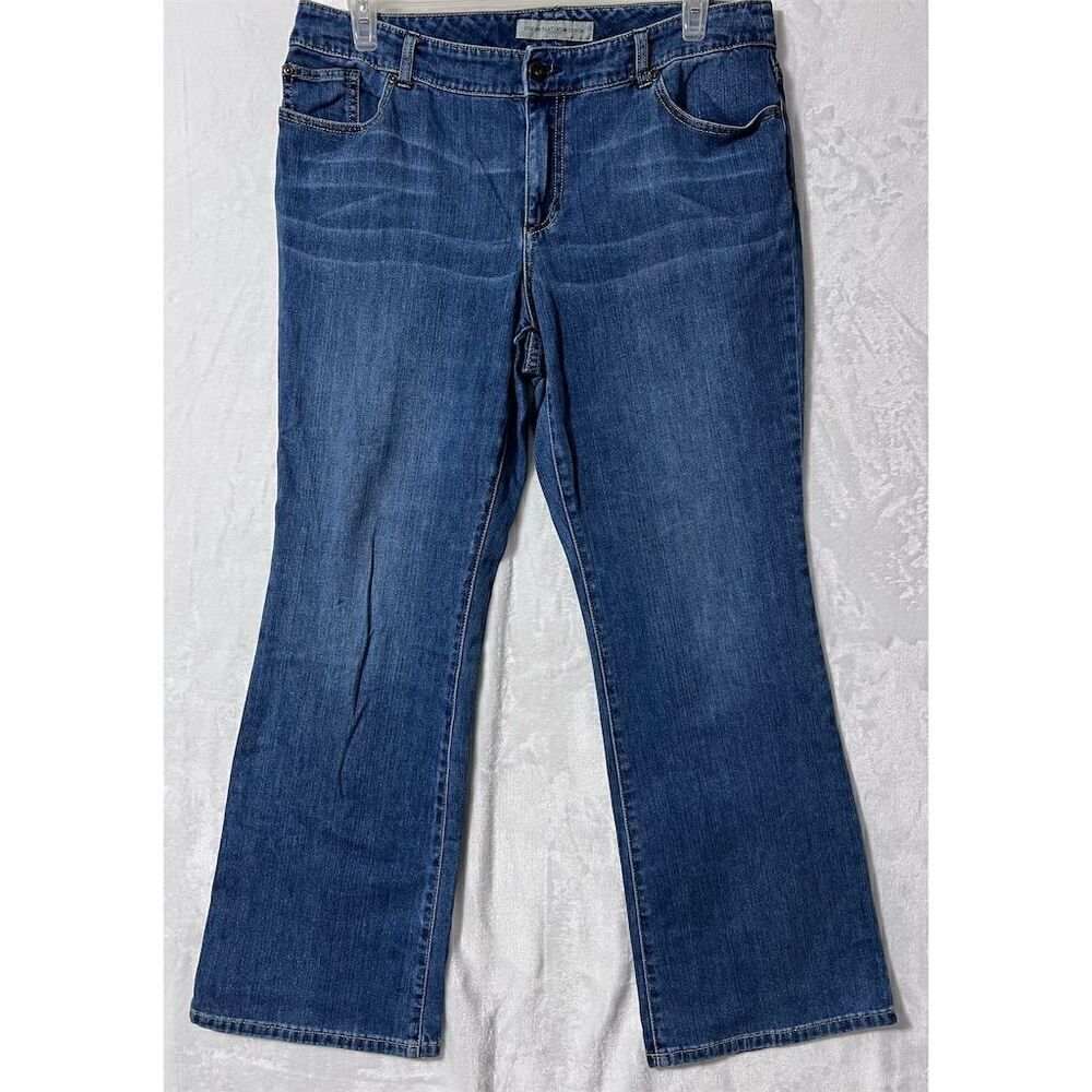 Chico’s Platinum Denim Jeans Size 2.5 Stretch Ultimate Fit Barely Flare